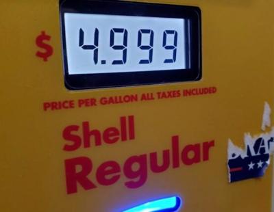 أسعار البنزين ترتفع في الولايات المتحدة الأمريكية ووصوله حد 8 دولار في بعض الولايات 