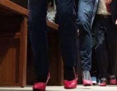كندا: ارتداء سياسيون أحذية نسائية وردية عالية الكعب دعما للنساء ومحاربة العنف