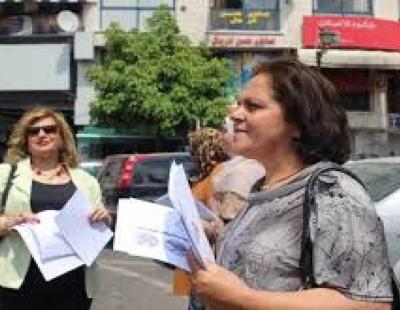 الناشطة ختام السعافين تتنفس الحرية بعد 19 شهرا 