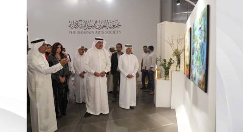 المرأة البحرينية : افتتاح معرض "أجيال" للفن التشكيلي بمشاركة ٤٦ فنانا