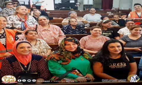 المجلس القومي للمرأة يواصل حملته بزيارة منازل القاهرة والجيزة في إطار مبادرة "بلدي أمانة"