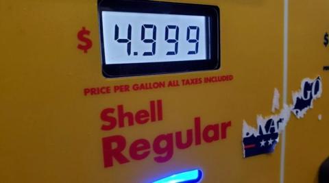 أسعار البنزين ترتفع في الولايات المتحدة الأمريكية ووصوله حد 8 دولار في بعض الولايات 
