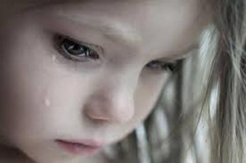 قمع دموع الأطفال يؤدي إلى مشاكل نفسية خطيرة 