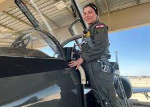 لبنان: جنى صادر أول إمرأة "قائدة طائرة" في الجيش